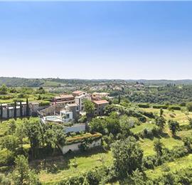 4 Bedroom Luxury Villa Retreat with Heated Infinity Pool near Buje, Sleeps 8-10